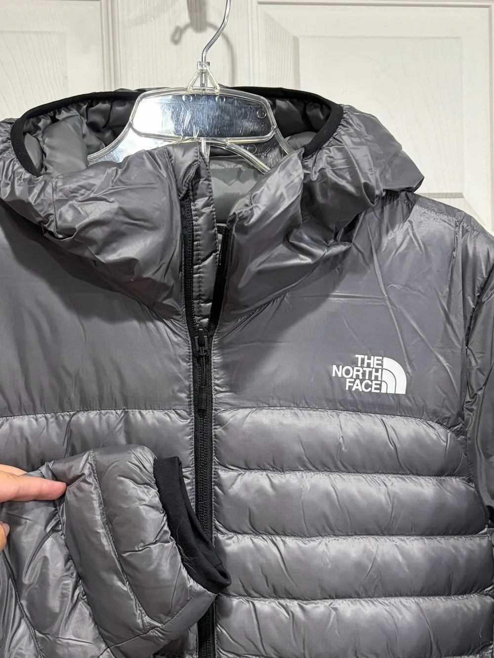 The North Face Men’s Medium Terra Peak Hoodie Jacket Puffer Grey NWT Insulated